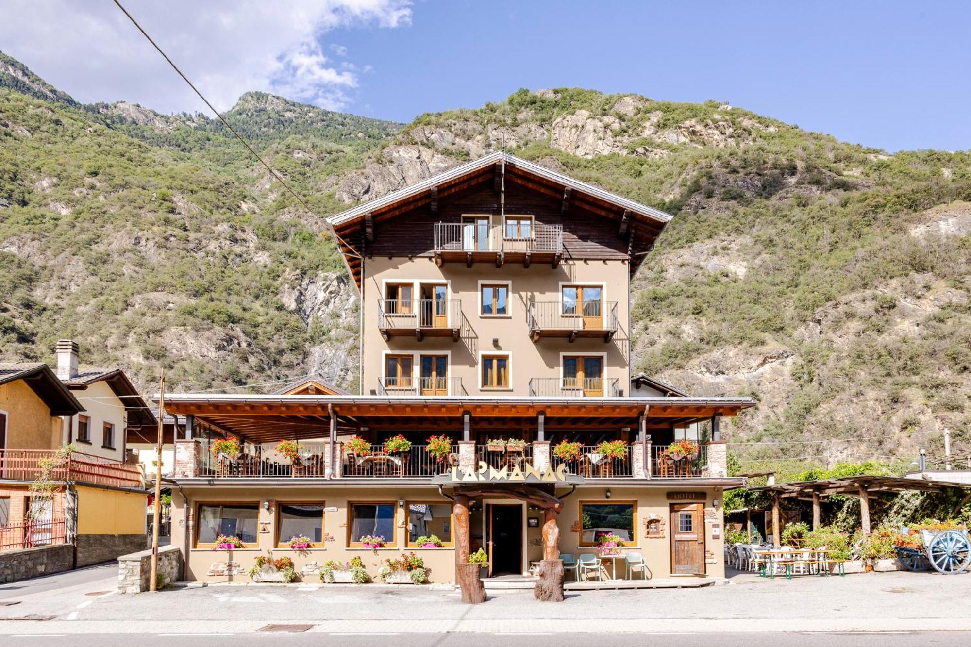 Hotel&Restaurant Armanac De Toubie Arnad Exterior foto